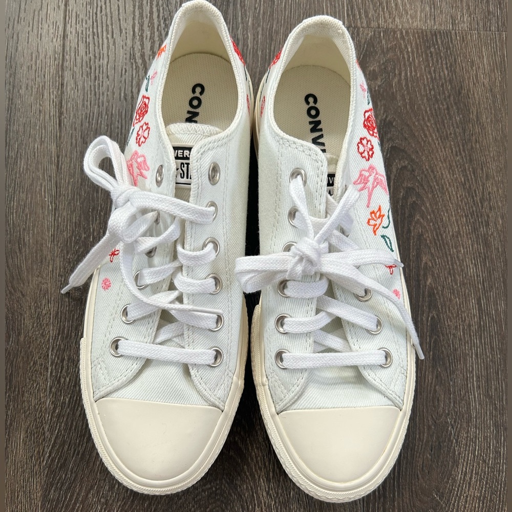 Converse Chuck Taylor All Star Lift Platform— Summer Embroidery White